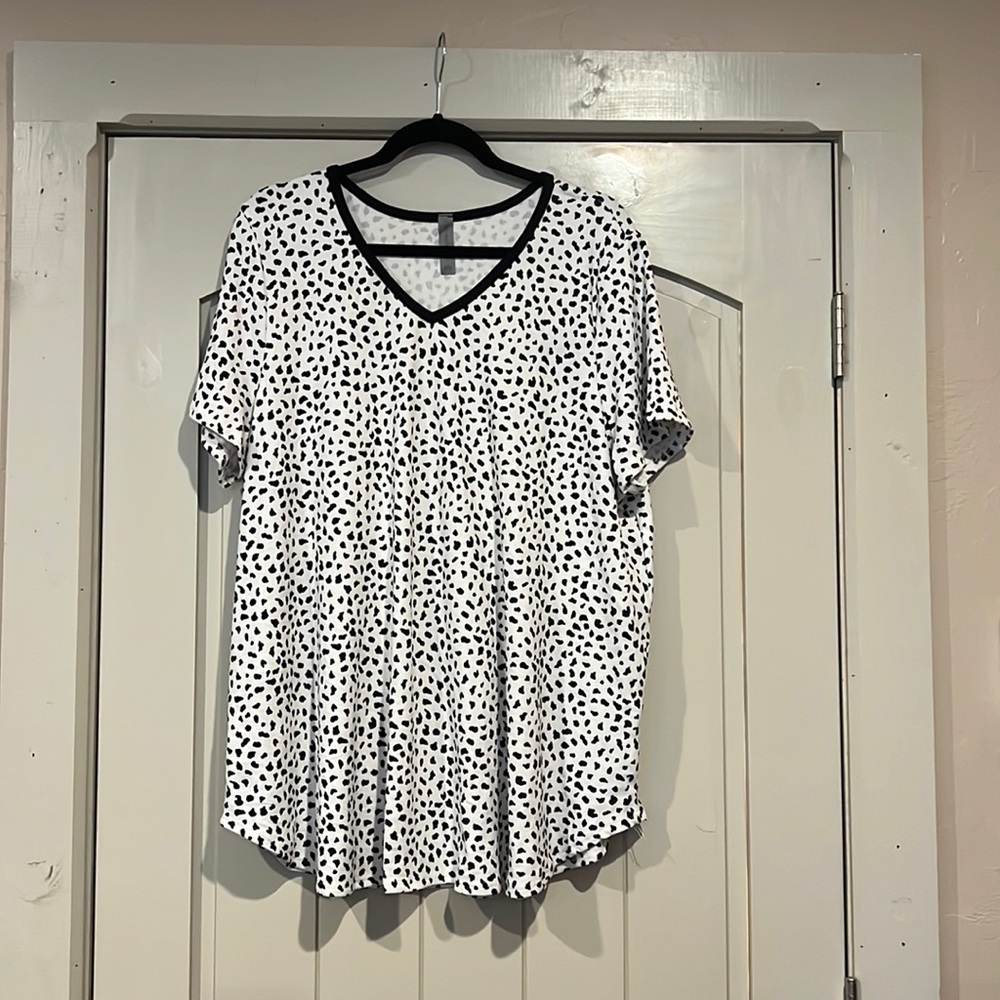 Honeyme very soft black and white v neck T-shirt, excellent used condition.